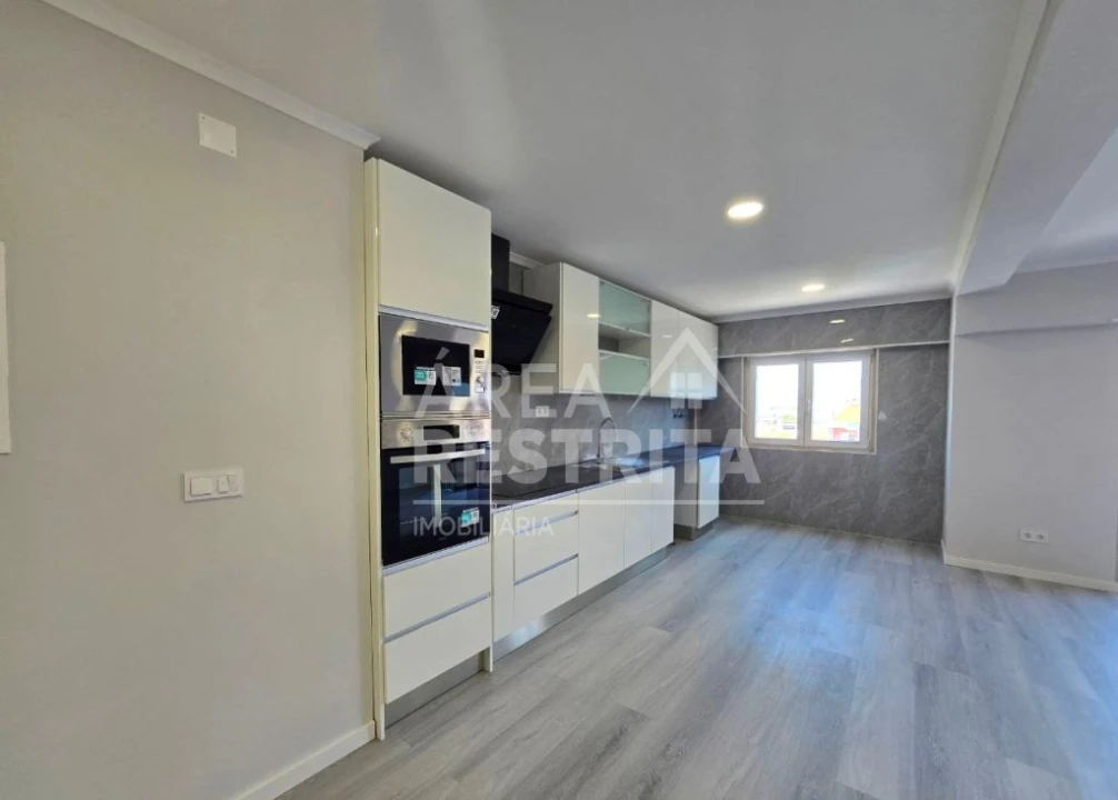 Apartamento T4 para Venda em Amora Foto 3