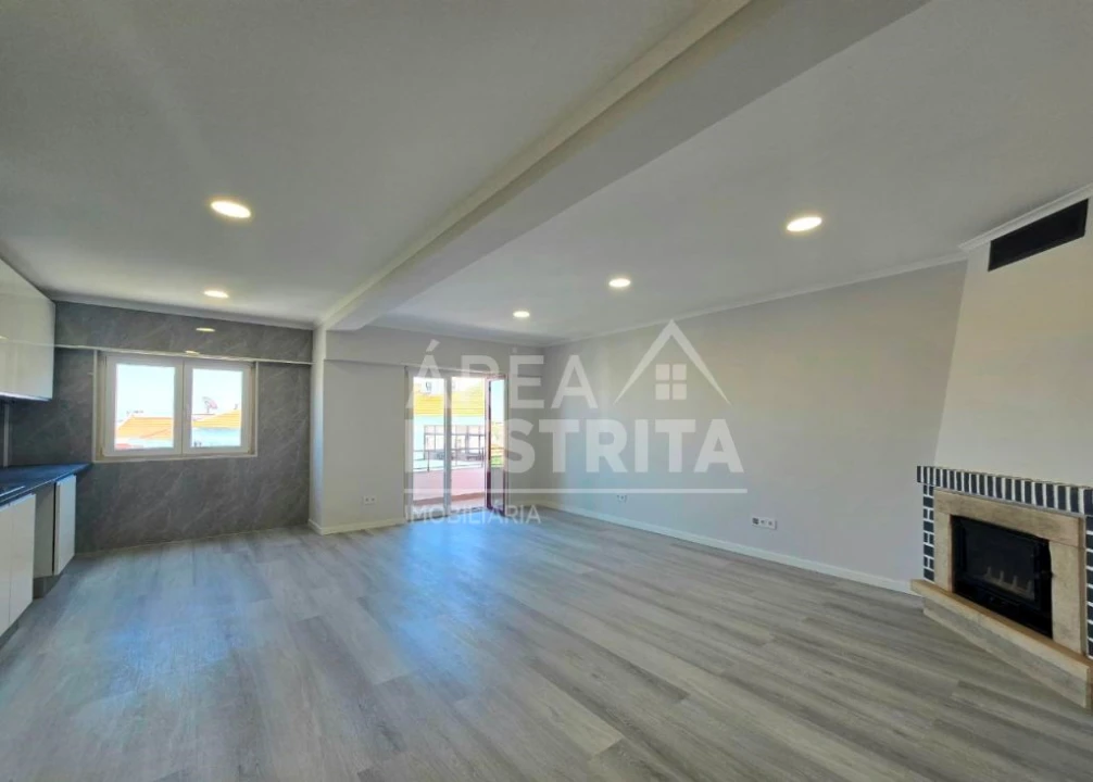 Apartamento T4 para Venda em Amora Foto 4