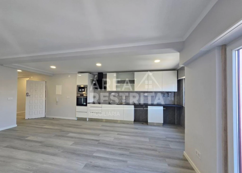 Apartamento T4 para Venda em Amora Foto 5