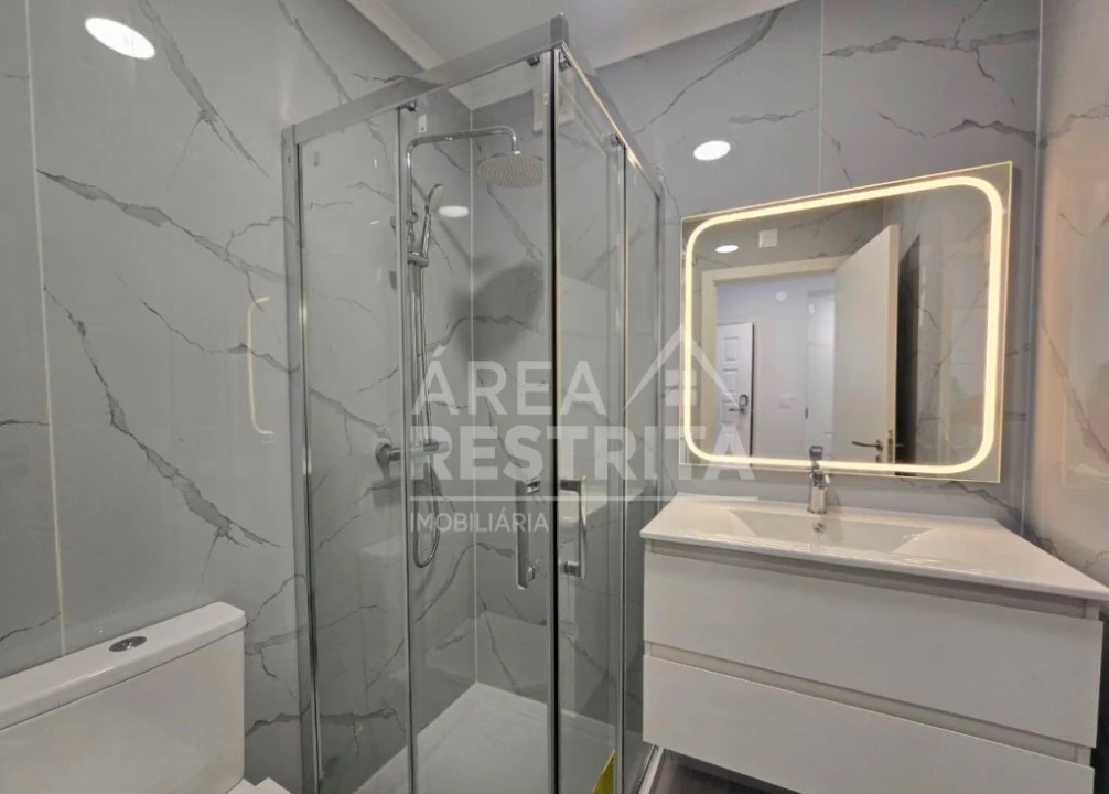 Apartamento T4 para Venda em Amora Foto 8
