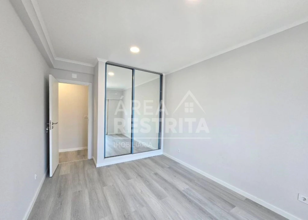 Apartamento T4 para Venda em Amora Foto 12