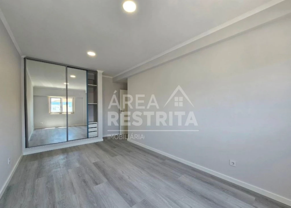 Apartamento T4 para Venda em Amora Foto 13