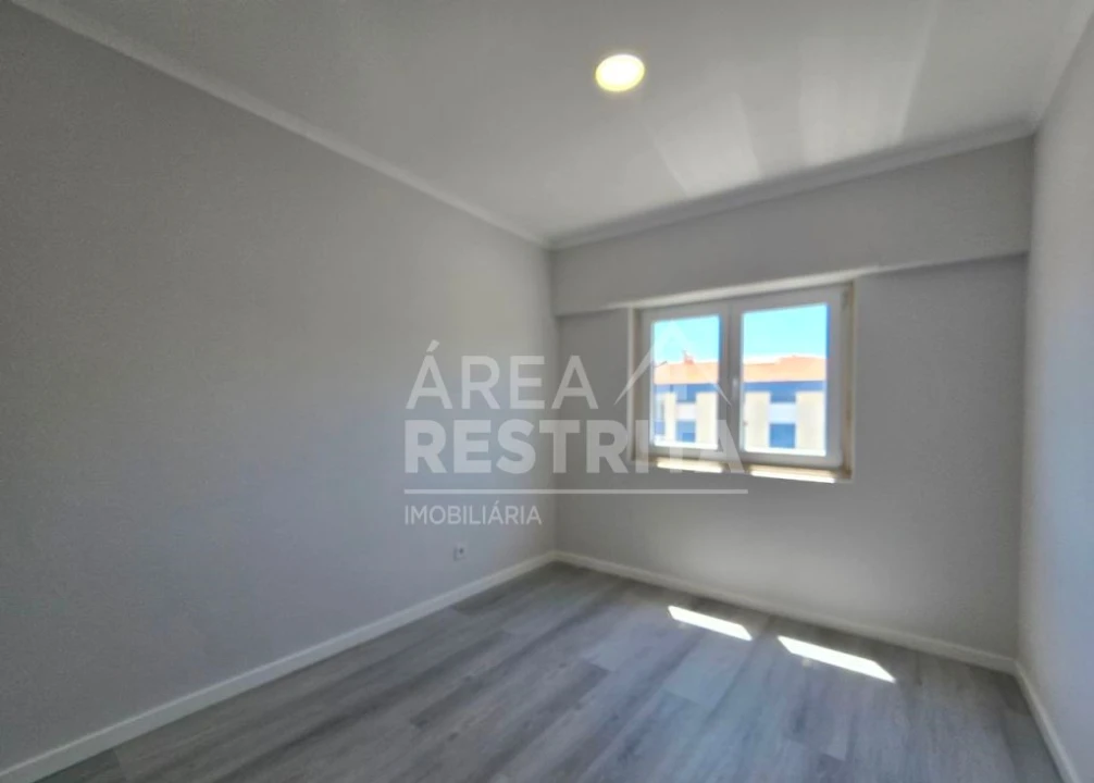 Apartamento T4 para Venda em Amora Foto 16