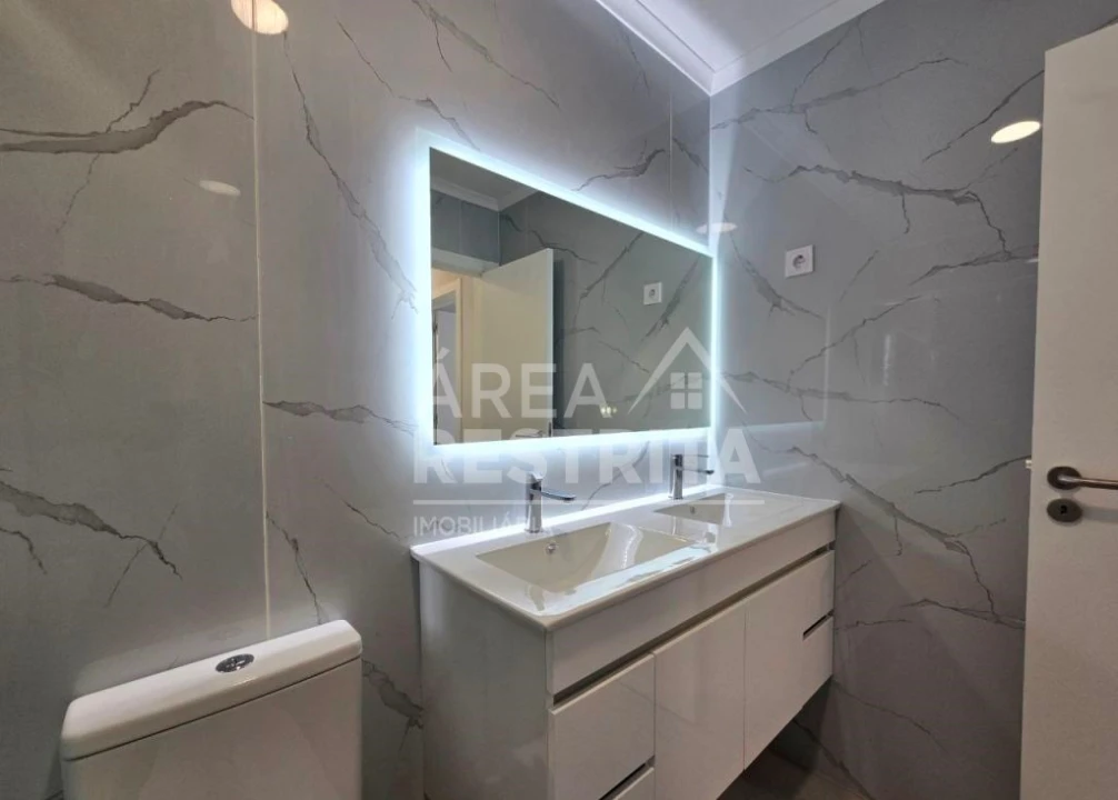 Apartamento T4 para Venda em Amora Foto 18