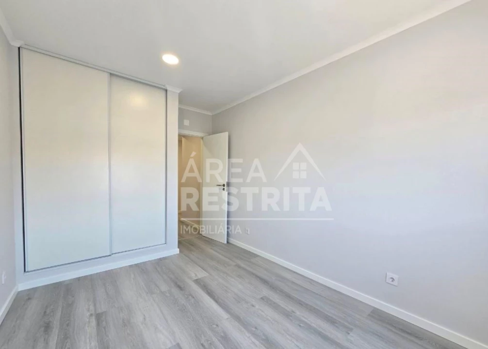 Apartamento T4 para Venda em Amora Foto 19