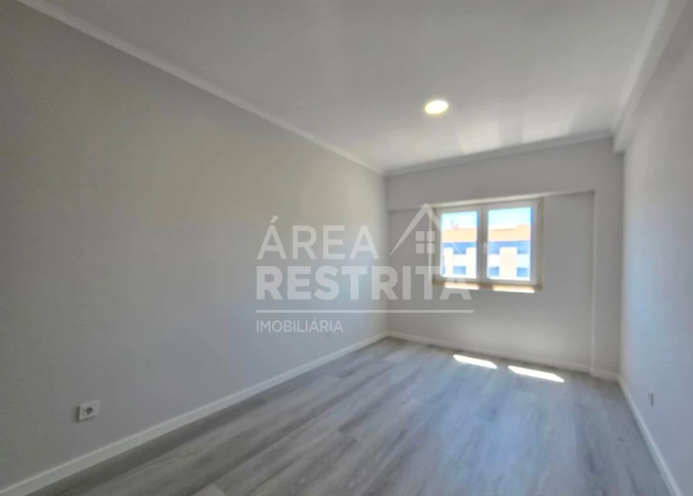 Apartamento T4 para Venda em Amora Foto 21