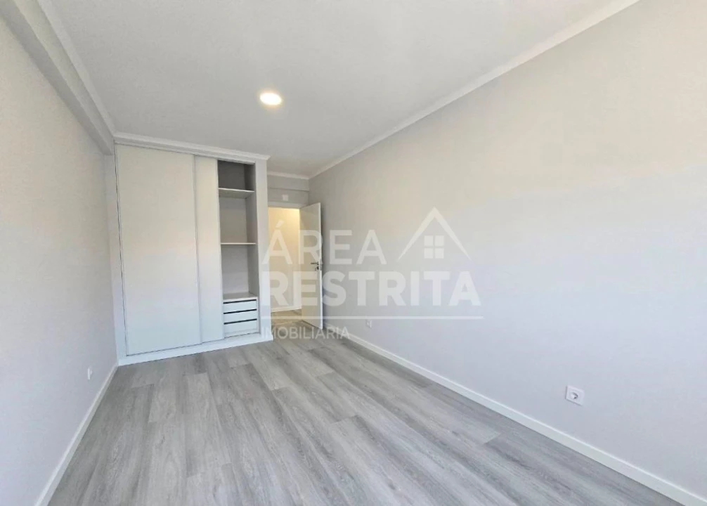 Apartamento T4 para Venda em Amora Foto 24