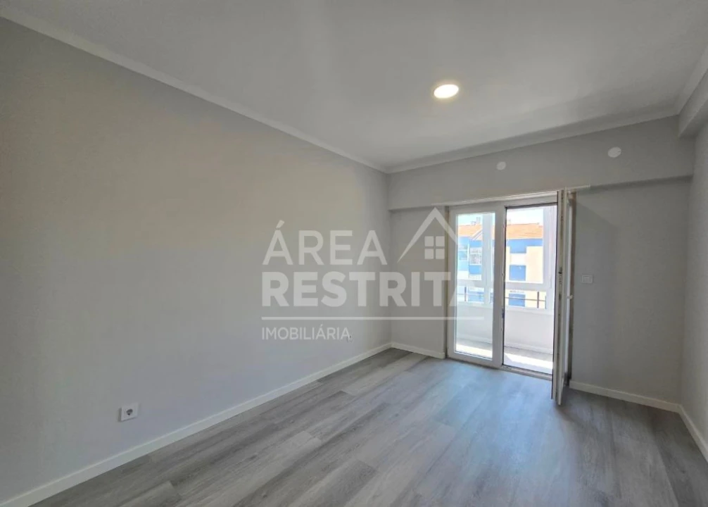 Apartamento T4 para Venda em Amora Foto 25
