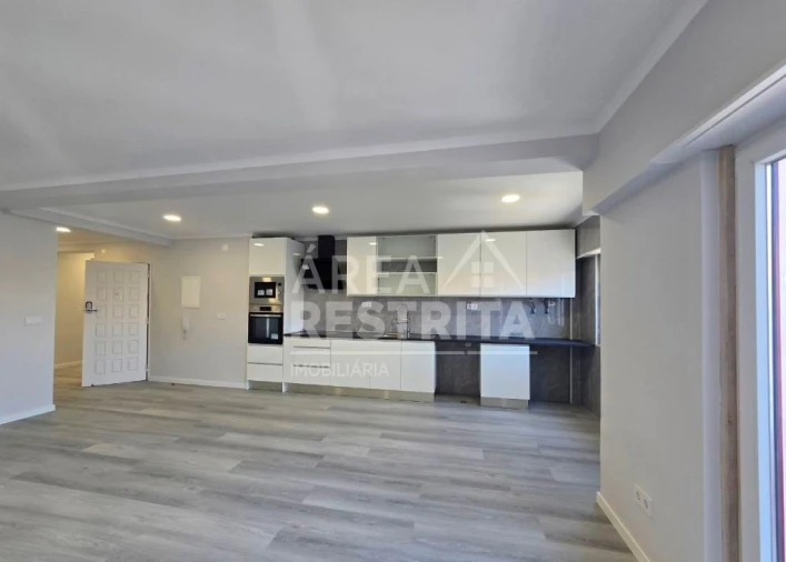 Apartamento T4 para Venda em Amora Foto 5