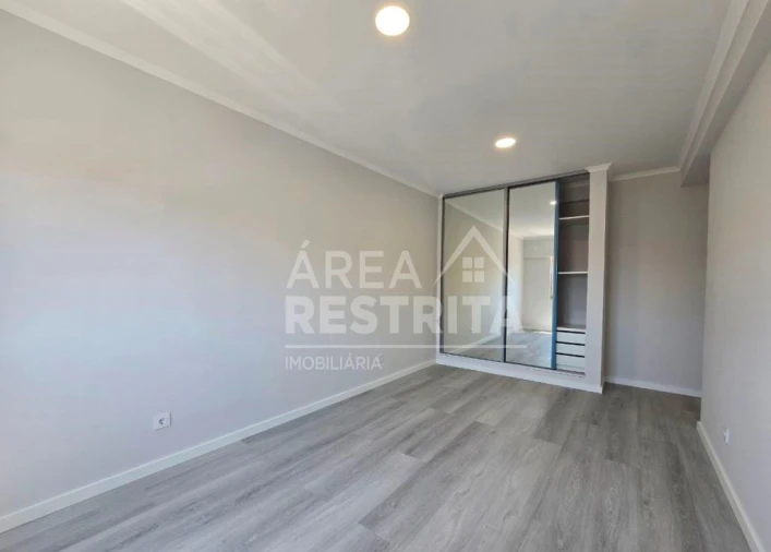 Apartamento T4 para Venda em Amora Foto 14
