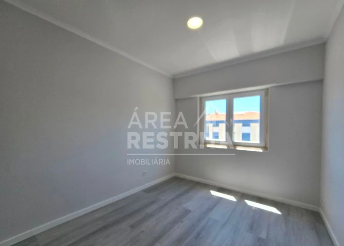Apartamento T4 para Venda em Amora Foto 16