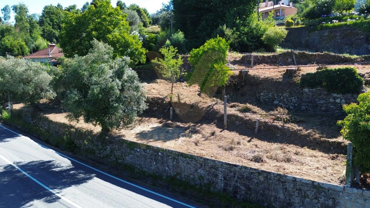 Terreno para Venda em Bárrio e Cepões Foto 2