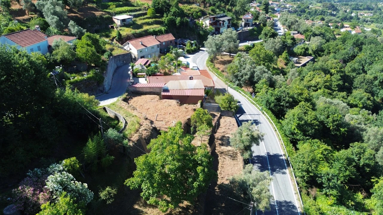 Terreno para Venda em Bárrio e Cepões Foto 9