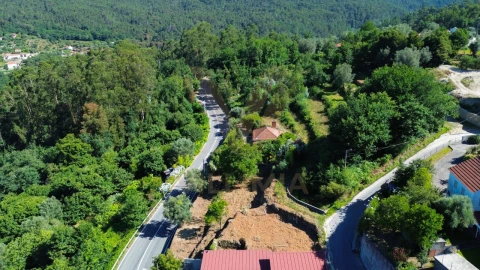 Terreno para Venda em Bárrio e Cepões