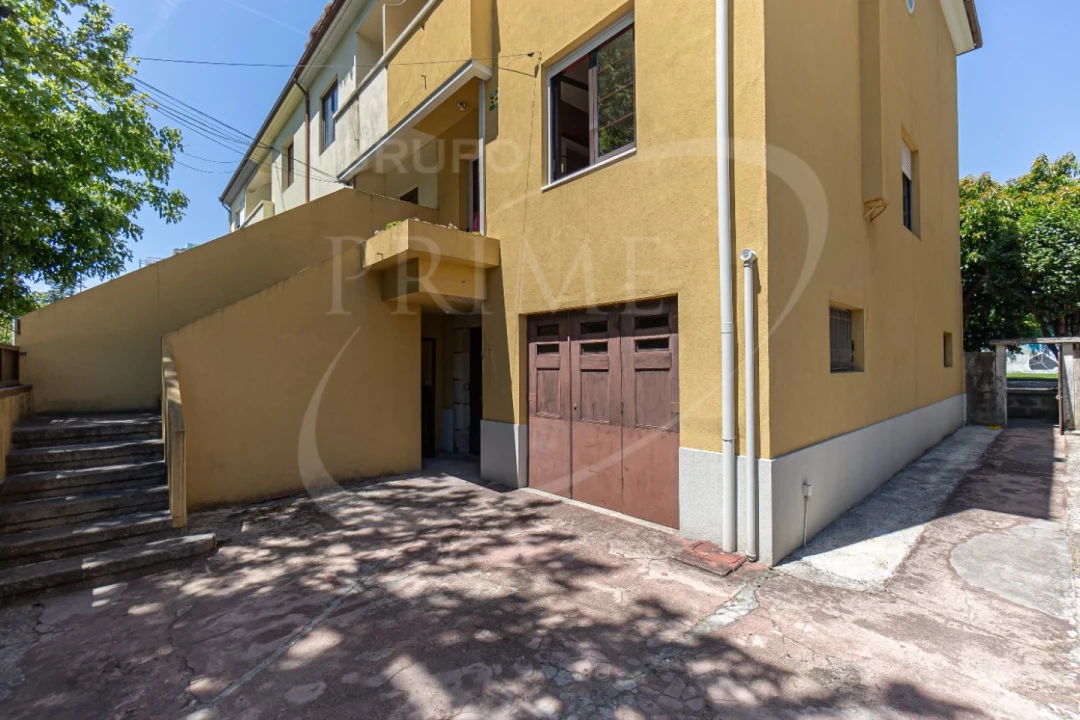 Moradia T4 para Venda em Lordelo do Ouro e Massarelos Foto 2