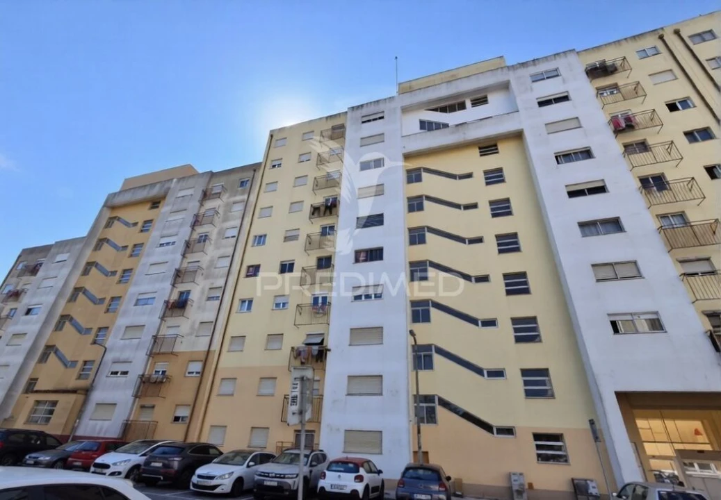 Apartamento T3 para Venda em Casal de Cambra Foto 1