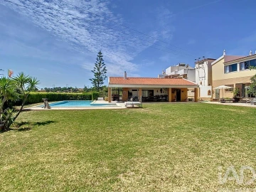 Moradia T5 para Venda em Portimão