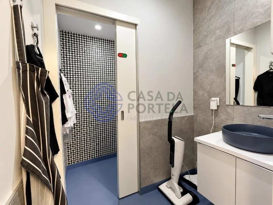 Negócio para Venda em Santa Marinha e São Pedro da Afurada Foto 13