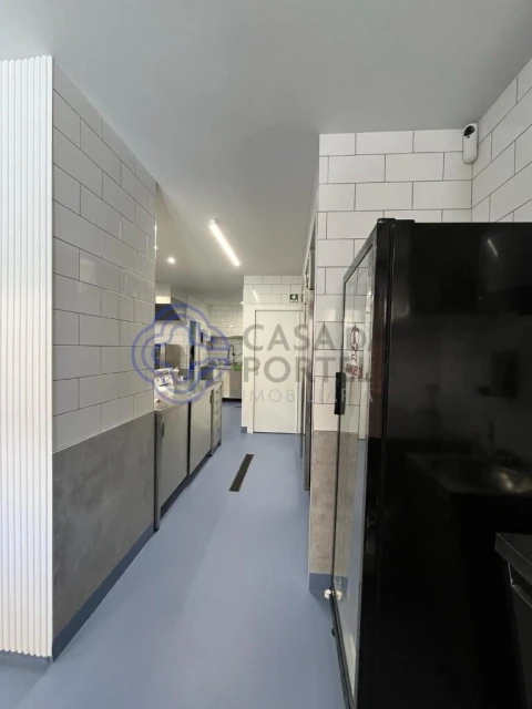 Negócio para Venda em Santa Marinha e São Pedro da Afurada