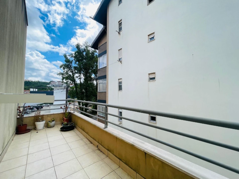 Apartamento T1 para Venda em Santo Antonio dos Olivais Foto 11