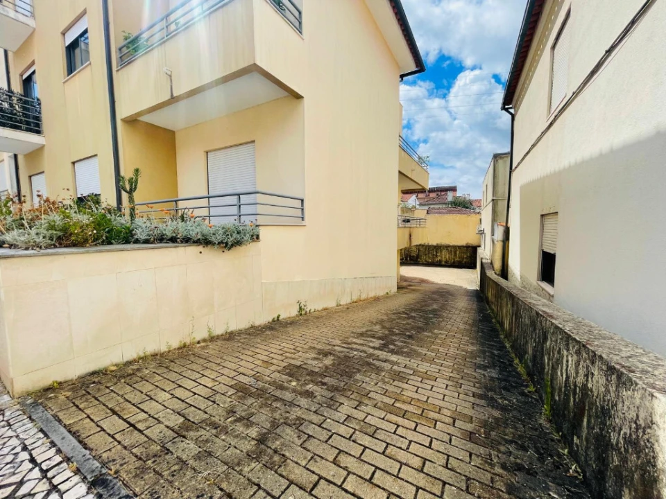 Apartamento T1 para Venda em Santo Antonio dos Olivais Foto 19