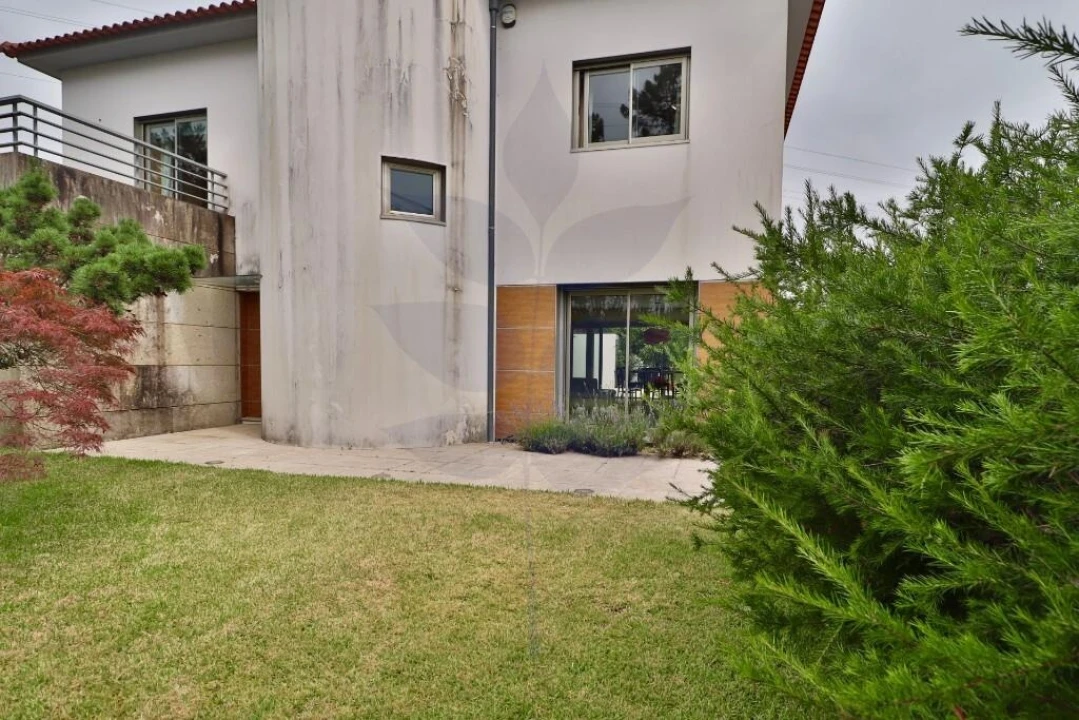 Moradia T4 para Venda em Alvarães Foto 25