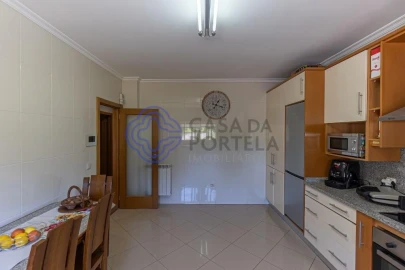 Moradia T3 para Venda em Pedroso e Seixezelo