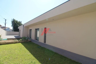 Moradia T3 para Venda em Bougado (São Martinho e Santiago)