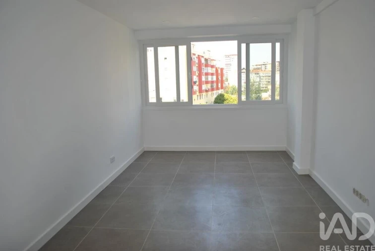 Apartamento T2 para Venda em Odivelas Foto 3