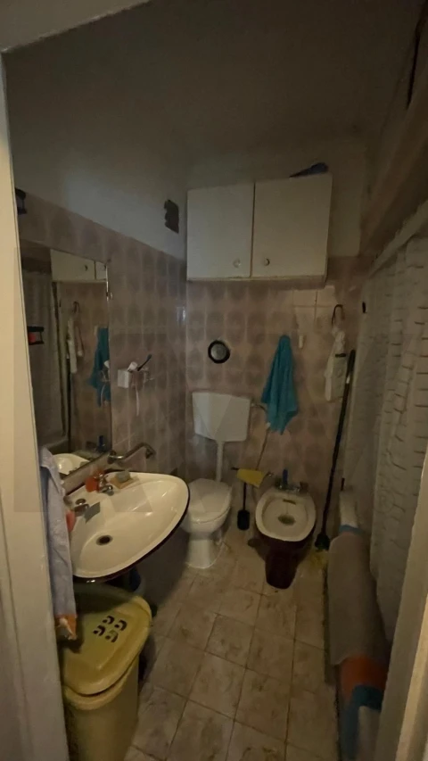 Apartamento T1 para Venda em Carcavelos e Parede
