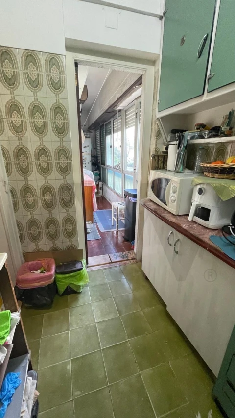 Apartamento T1 para Venda em Carcavelos e Parede