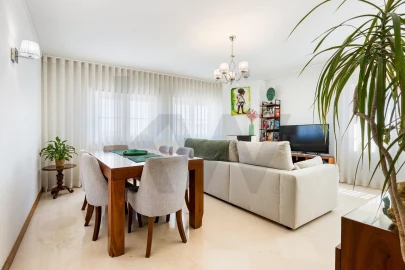 Apartamento T3 para Venda em Sacavém e Prior Velho