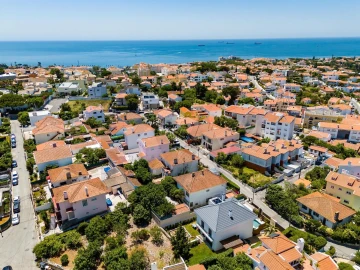 Moradia T5 para Venda em Carcavelos e Parede