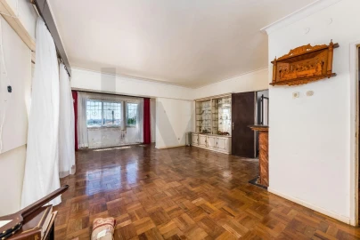 Moradia T5 para Venda em Carcavelos e Parede