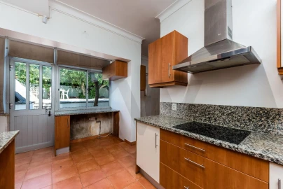 Moradia T5 para Venda em Carcavelos e Parede
