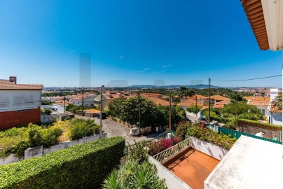 Moradia T5 para Venda em Carcavelos e Parede
