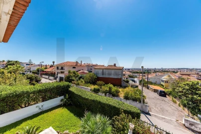 Moradia T5 para Venda em Carcavelos e Parede