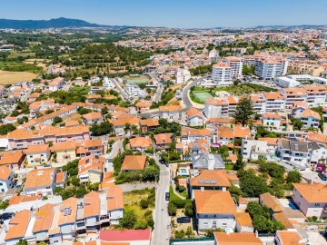 Moradia T5 para Venda em Carcavelos e Parede