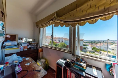 Moradia T5 para Venda em Carcavelos e Parede
