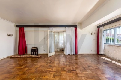 Moradia T5 para Venda em Carcavelos e Parede