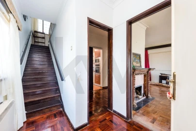 Moradia T5 para Venda em Carcavelos e Parede