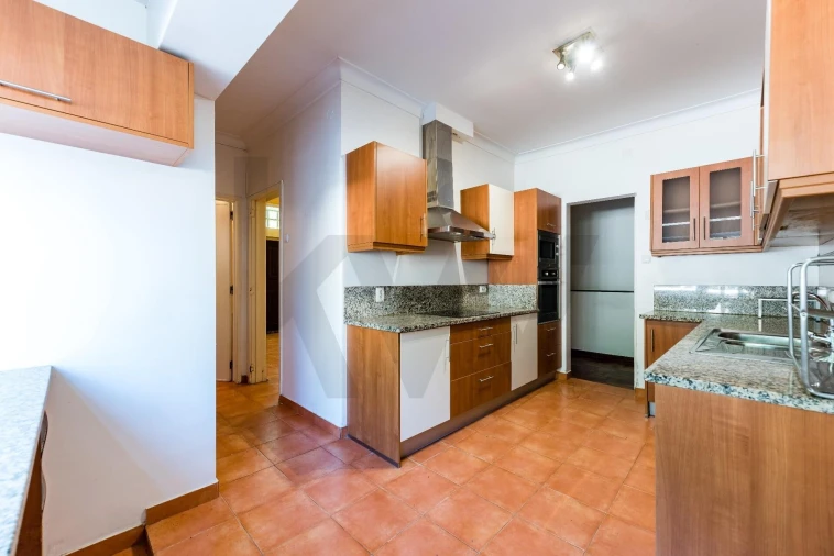 Moradia T5 para Venda em Carcavelos e Parede Foto 6