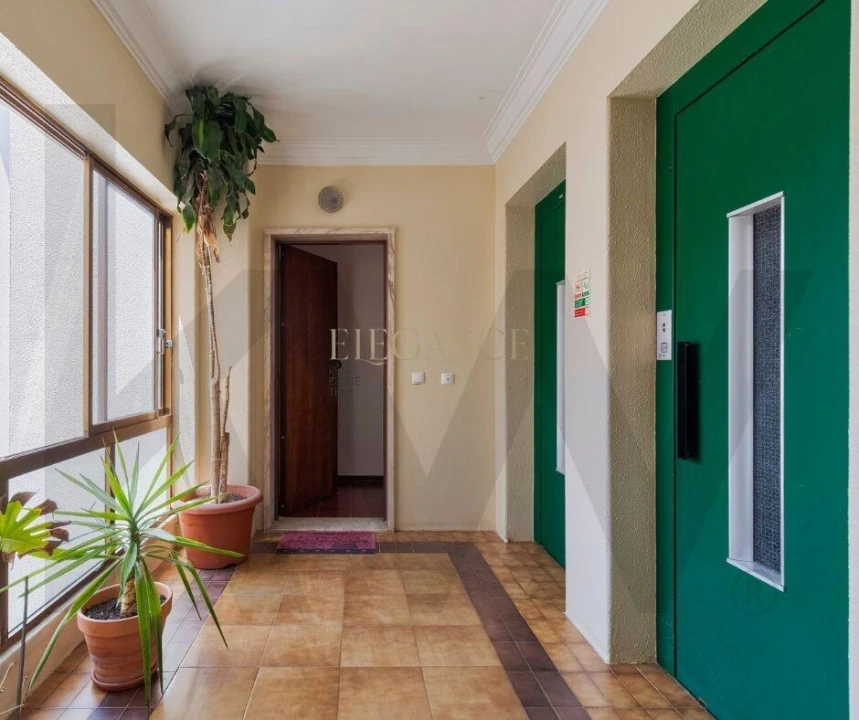 Apartamento T3 para Venda em Carcavelos e Parede Foto 4