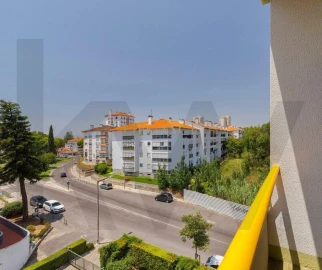 Apartamento T3 para Venda em Carcavelos e Parede