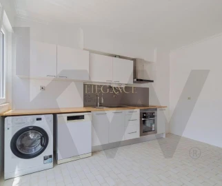 Apartamento T3 para Venda em Carcavelos e Parede