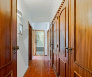 Apartamento T3 para Venda em Carcavelos e Parede