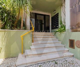 Apartamento T3 para Venda em Carcavelos e Parede