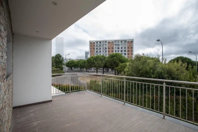 Moradia T4 para Venda em Carnaxide e Queijas