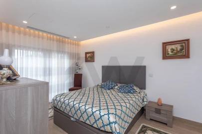 Moradia T4 para Venda em Carnaxide e Queijas
