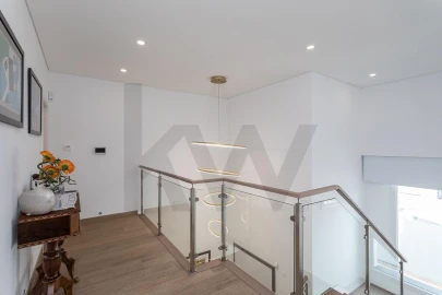 Moradia T4 para Venda em Carnaxide e Queijas